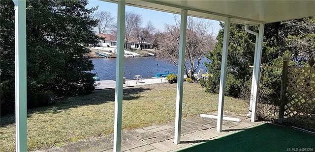 1st image of 20 Palisades Dr