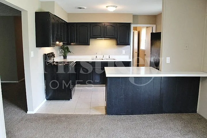 4455 Stuart Dr — Photo 7