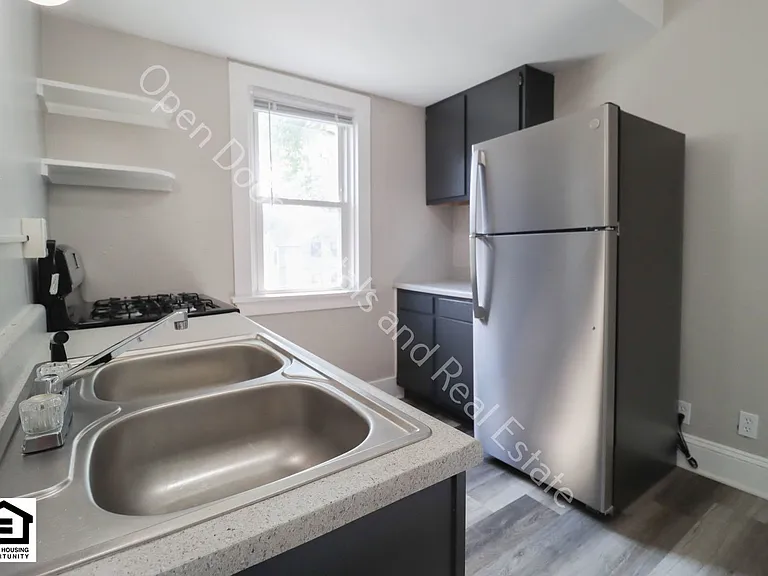 340 W Dewald St — Photo 4