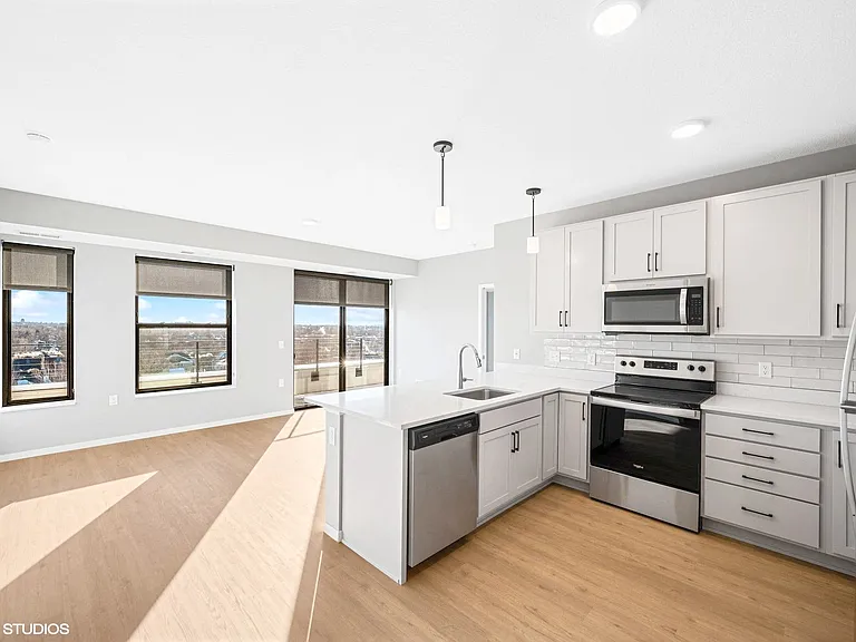 Lago Apartments — Photo 31