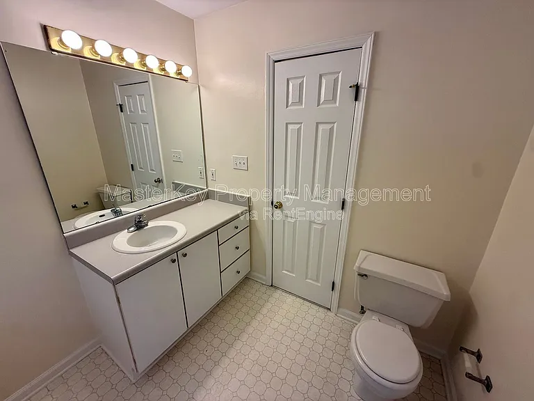 327 Saint Thomas Dr — Photo 13