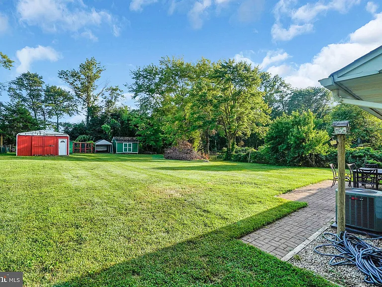 13209 Thornton Dr — Photo 30