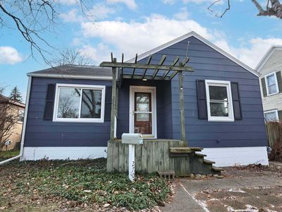 2702 N Van Buren St, Bay City, MI, 48708