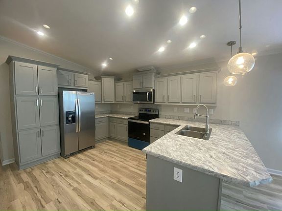 2nd image of 900 N Broad St #Re37df