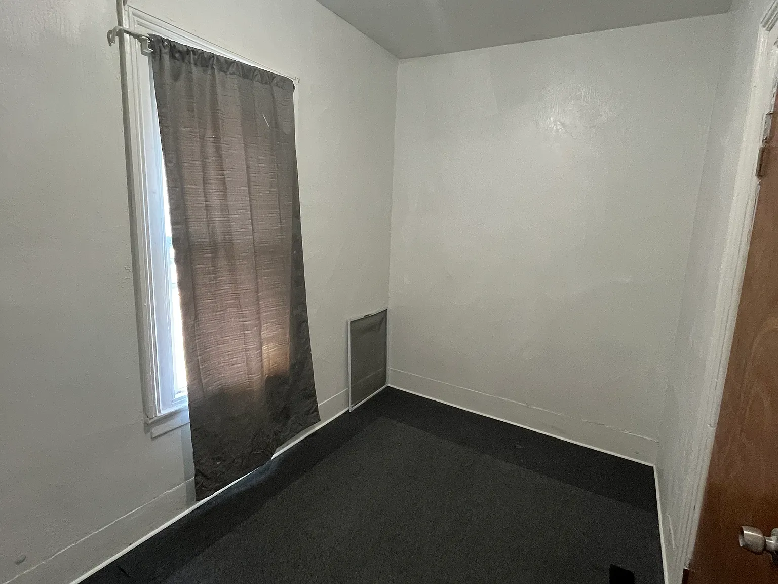 109 Evergreen St — Photo 2