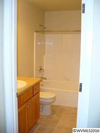 1479 Gifford St SE #2 — Photo 15