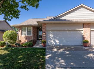 5256 Red Fox Rd, Bettendorf, IA 52722