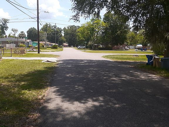 4th image of 7834 Tory Pl W
