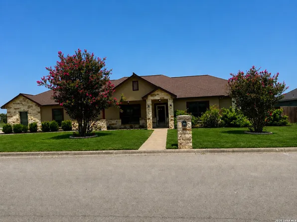 100 Fairway, Floresville, TX 78114