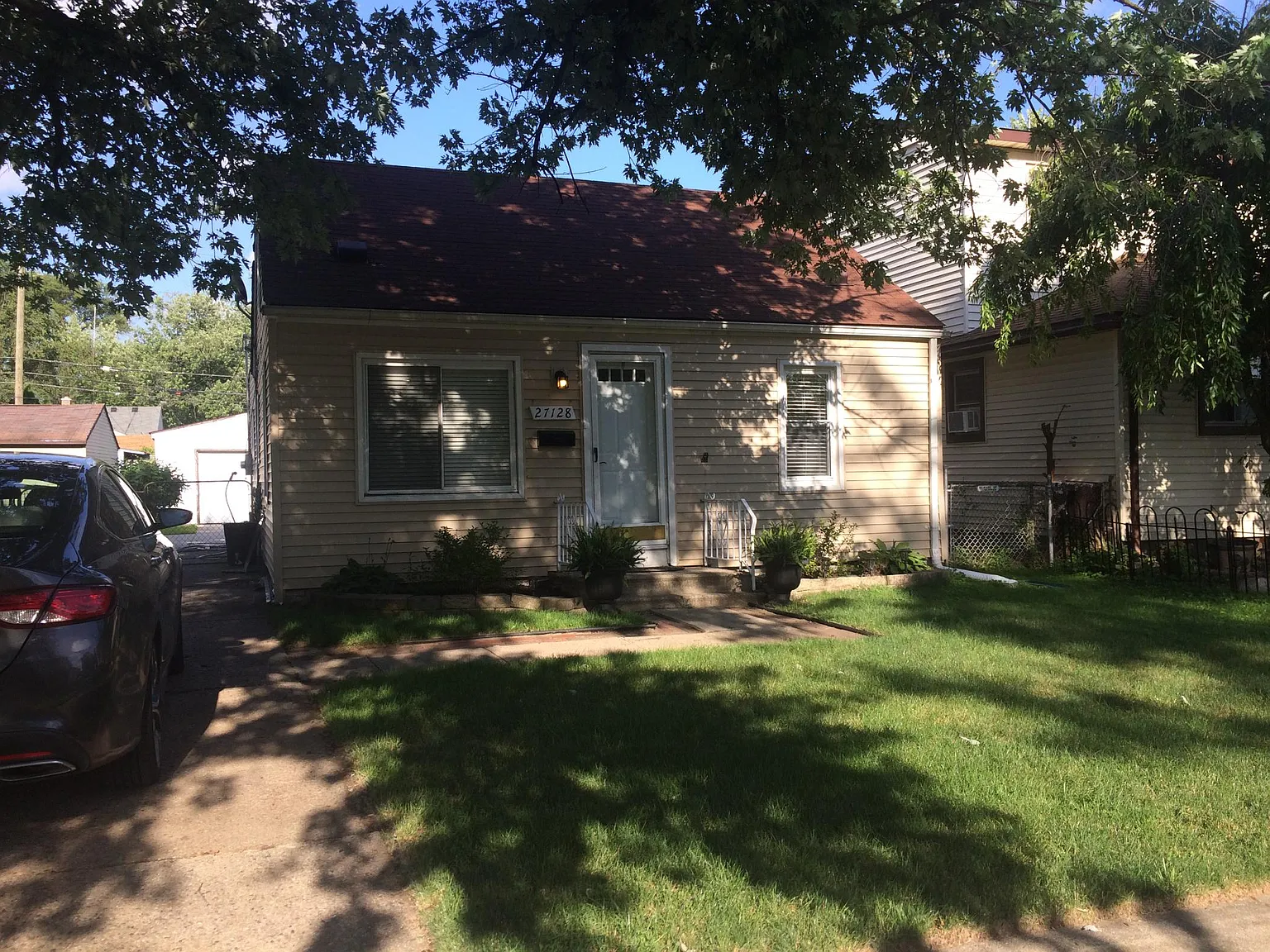 27128 Barrington St photo 1