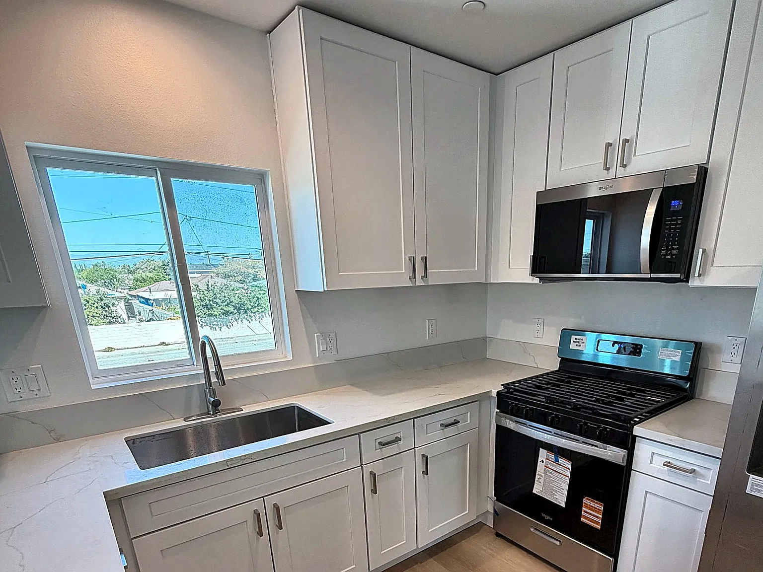 3 bed, 1115 sqft, $3,750 — Photo 3
