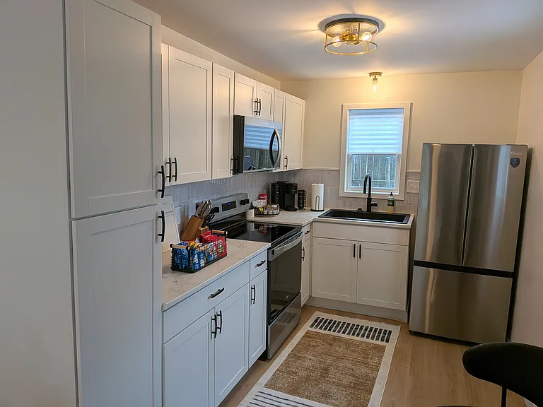 124 Sanders St — Photo 10