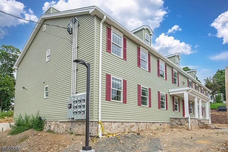 1 bed, 1.0 bath, $2,350 — Photo 2