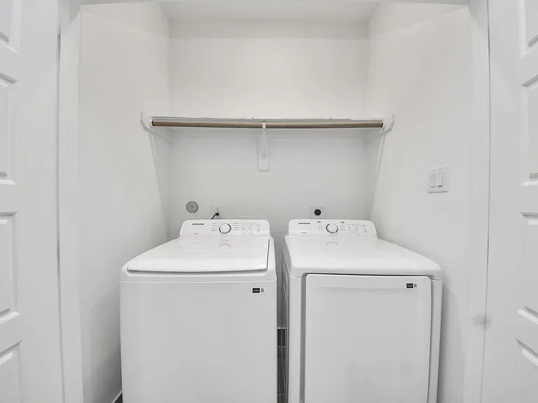 318 Neyland St — Photo 33