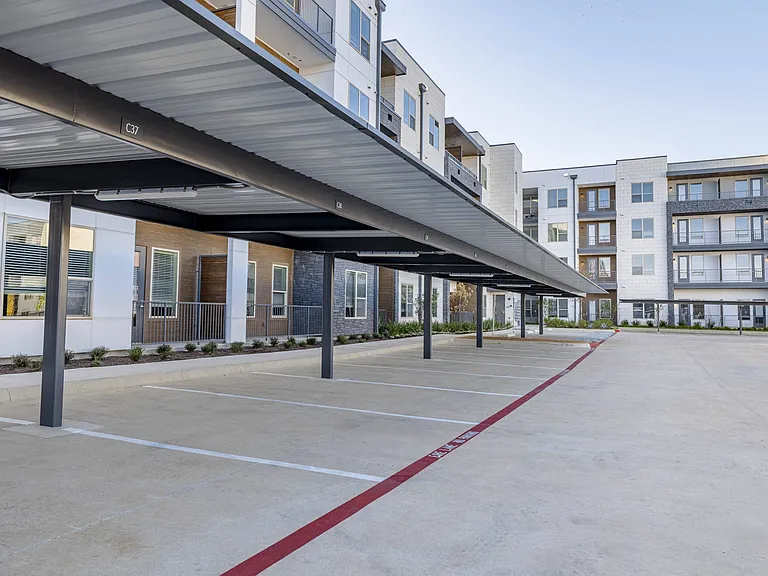 Del Via Apartments — Photo 41