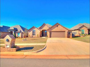 1805 NE 25th St, Moore, OK 73160