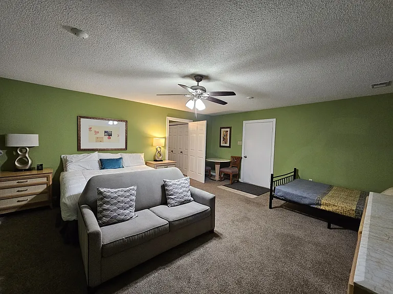 2566 Vauxhall Pl — Photo 46
