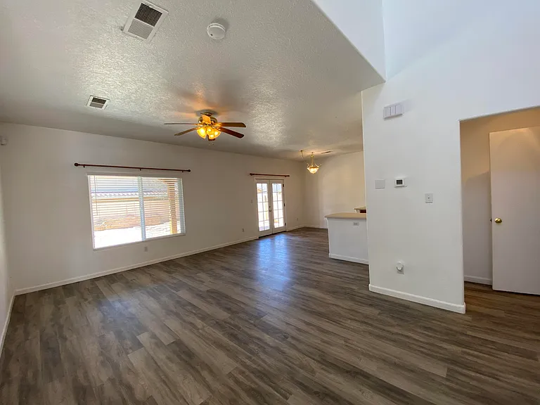 1412 Stone Canyon Rd NE — Photo 8