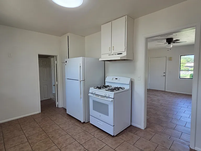 315-325 S Hobson #319 — Photo 6