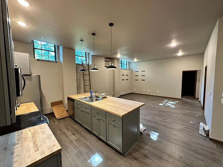 710 11th St E #4 — Photo 3