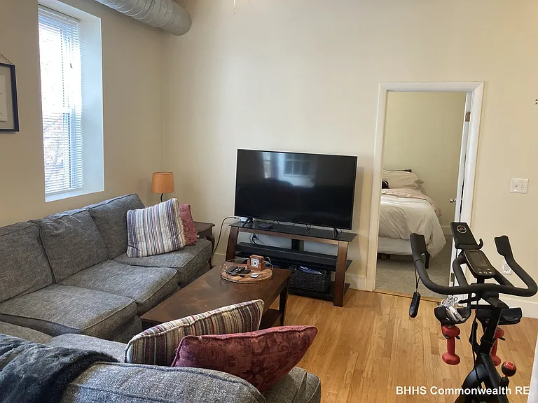 205 Highland Ave #B — Photo 4