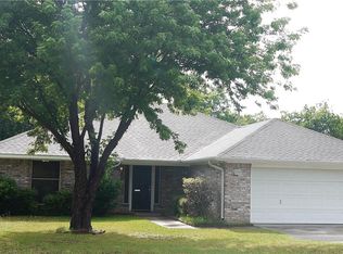 710 Henslee Dr, Euless, TX 76040