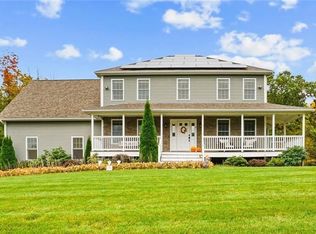 8 Carltons Trl, Smithfield, RI 02917