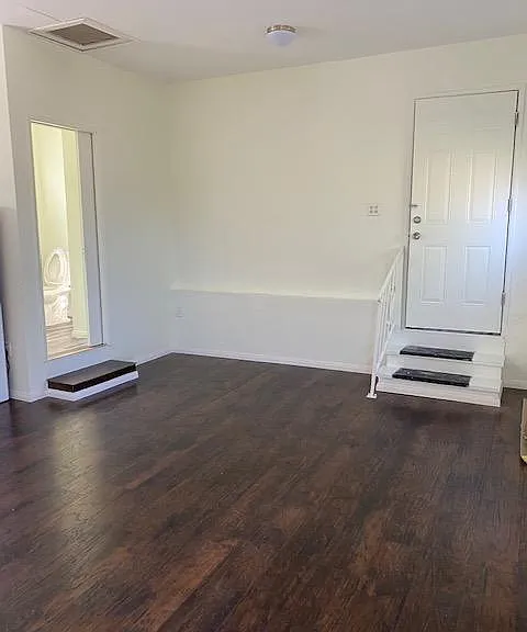 5086 Beech St — Photo 1