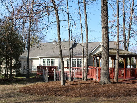 Rear ext w/fenced dog lot