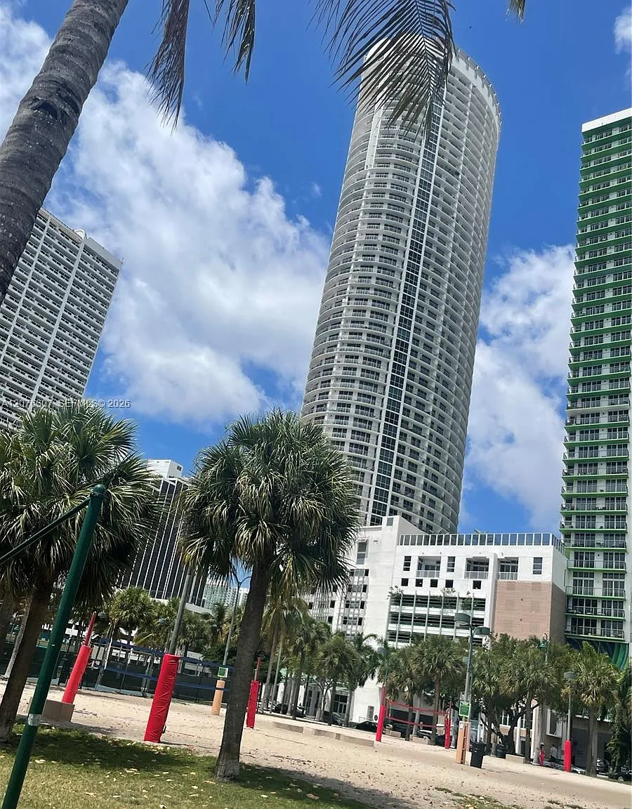 Opera Tower Condo — Photo 3