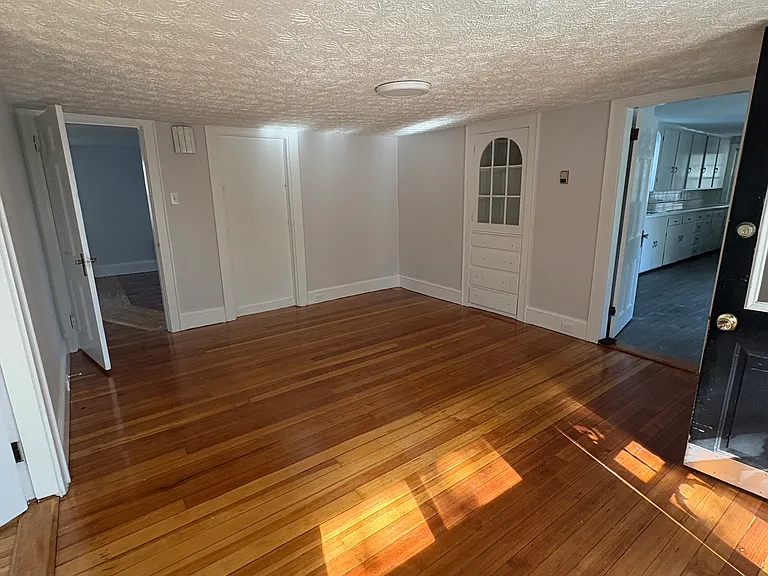 891 Mammoth Rd #A — Photo 2