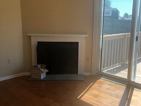 5th image of 203 White Plains Ct