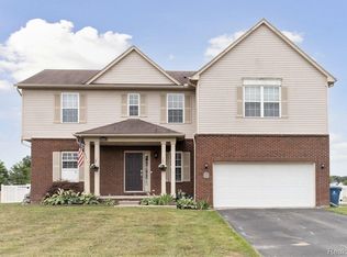 1427 Woodlake Ln, Grand Blanc, MI 48439