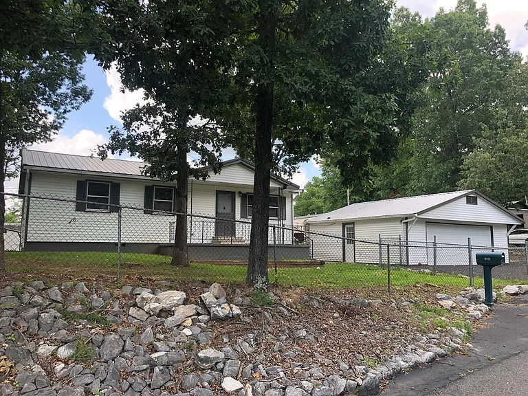 142 Railroad Hill Rd — Photo 1