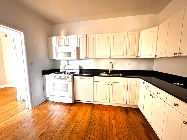 4455 N Maplewood Ave #3 — Photo 10
