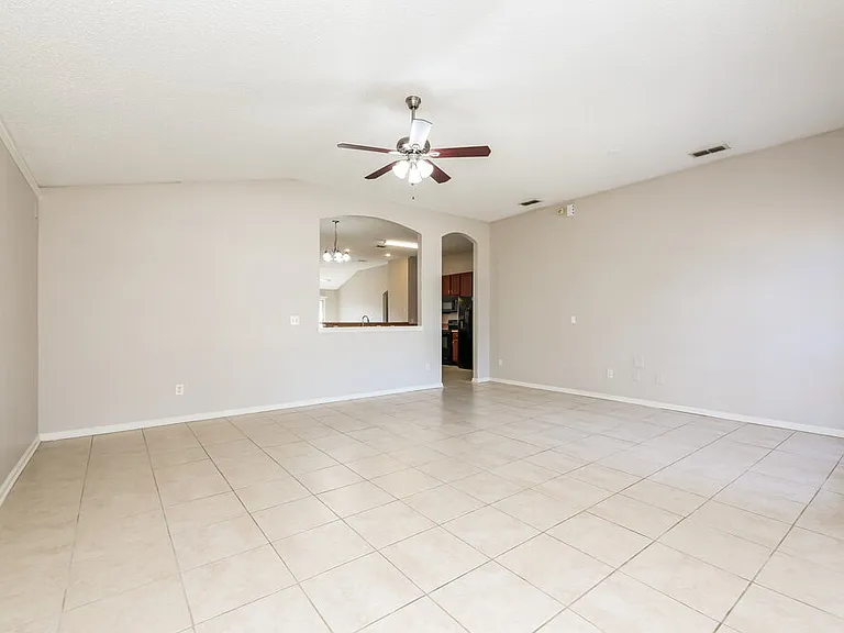 1302 Ardmore St — Photo 4