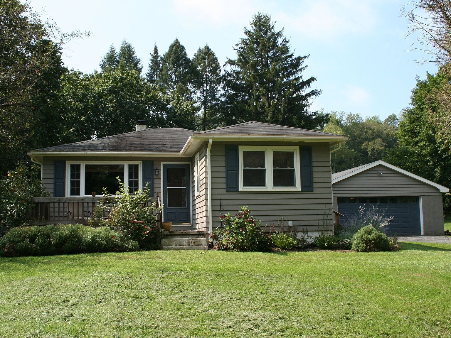 1884 Reading Dr, Bethlehem, PA 18015 Zillow