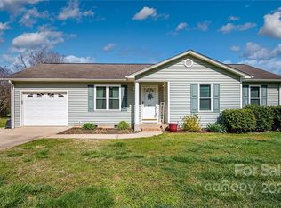 5046 Whitener Rd, Hickory, NC 28602