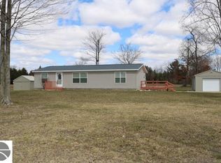 11562 W Fillmore Rd, Sumner, MI 48889