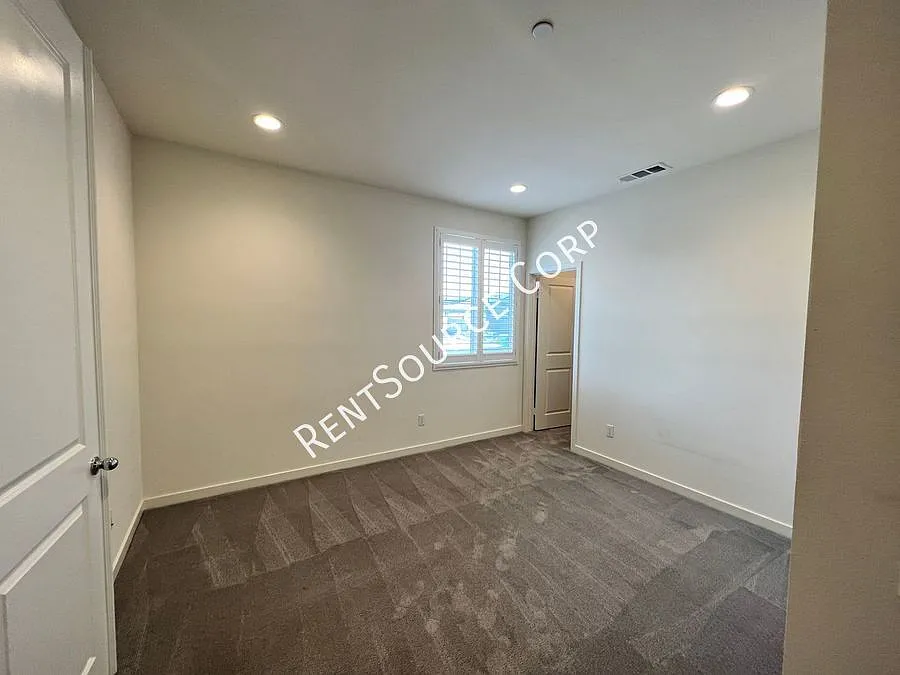 4 Bedrooms/2.5 Bathrooms Single Story Home for Rent in West Lancaster — Photo 4