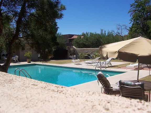community pool & spa