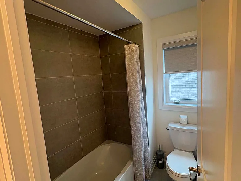 218 Mapleside Dr #UPPER — Photo 22