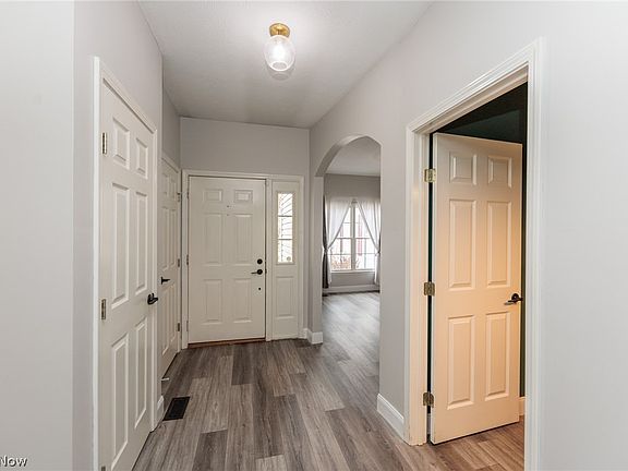 2nd image of 12195 Pheasant Run Cir