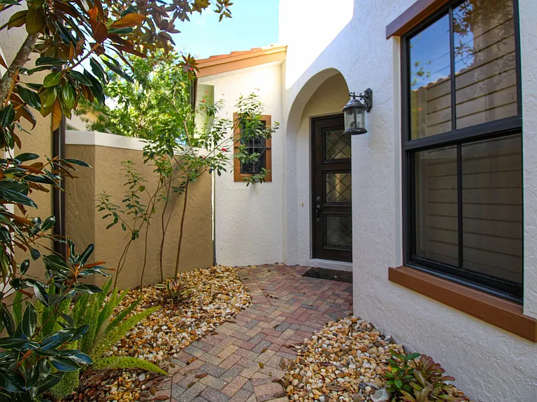 8000 Cordoba Pl — Photo 9