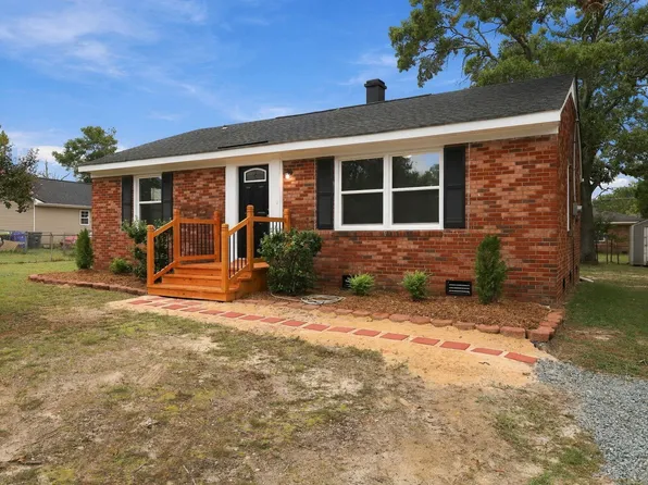 307 Elaine St, Spring Lake, NC 28390