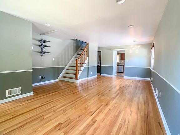 5th image of 24 Chesterton Ave