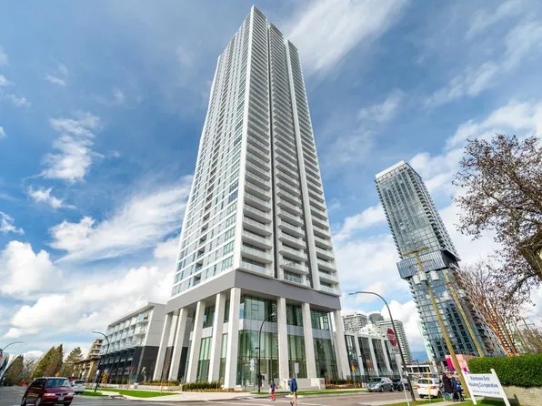 6087 Wilson Ave #2207, Burnaby, BC V5H 4R8