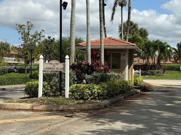 922 Twin Lakes Dr #922, Pompano Beach, FL 33071