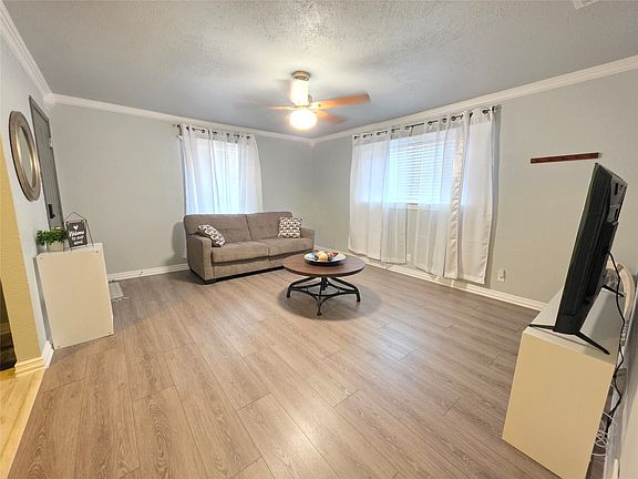 4th image of 1043 Blaylock Cir S