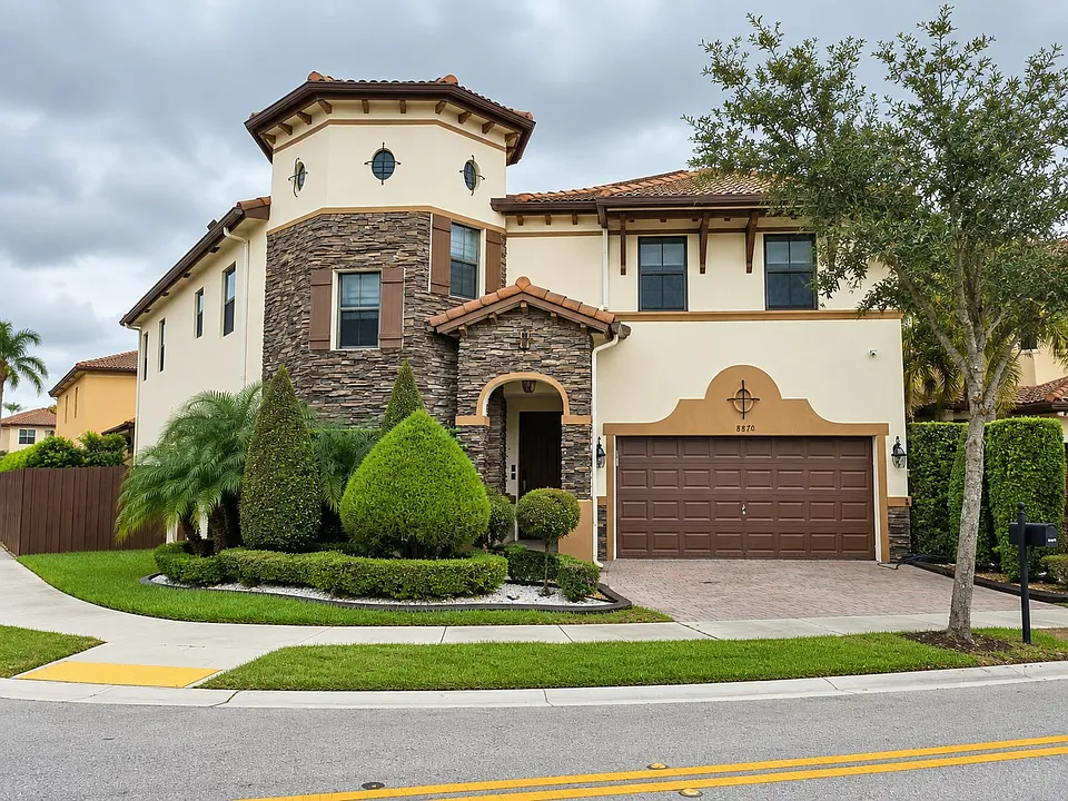 8870 NW 99th Ave